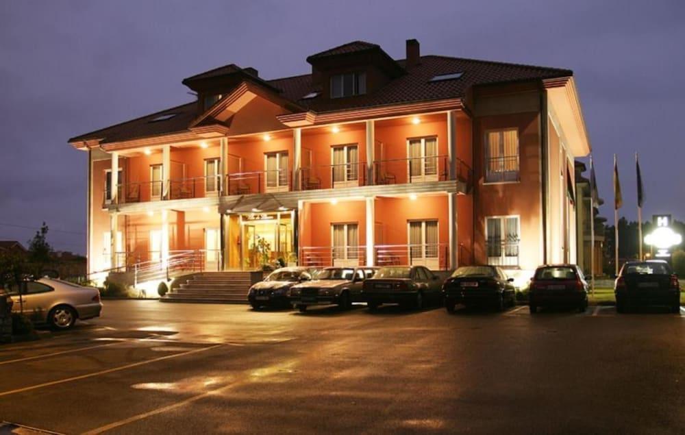 Villa De Льянес Экстерьер фото